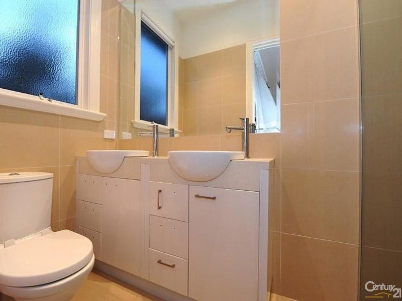 2 McPherson Avenue, Carnegie VIC 3163