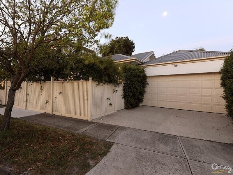 2 McPherson Avenue, Carnegie VIC 3163