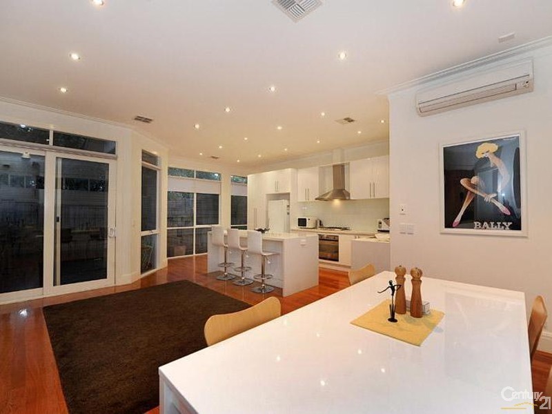 2 McPherson Avenue, Carnegie VIC 3163