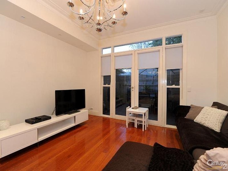 2 McPherson Avenue, Carnegie VIC 3163