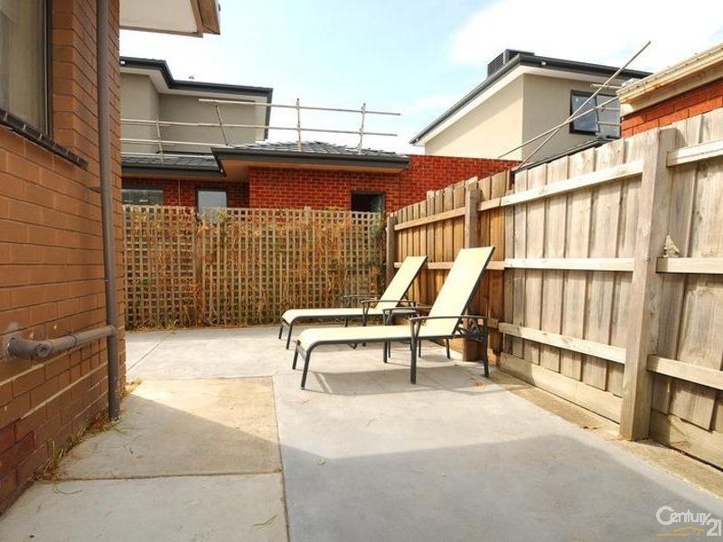 2/63 Carinish Road, Clayton VIC 3168