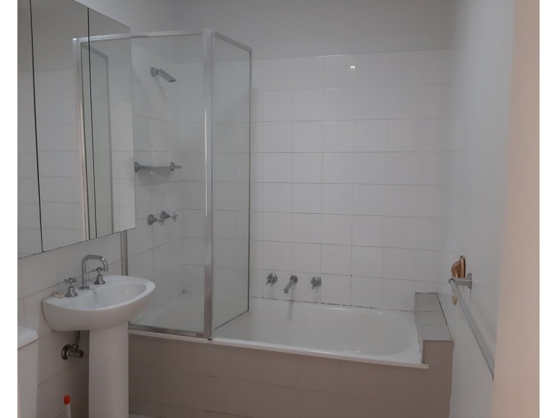 32/1 Greenfield Drive, Clayton VIC 3168