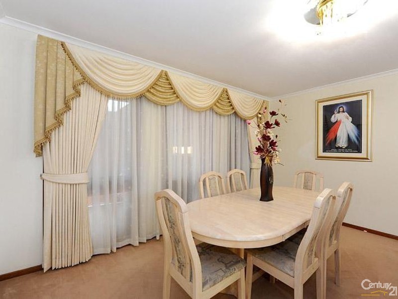 9 Rochell Court, Clayton South VIC 3169