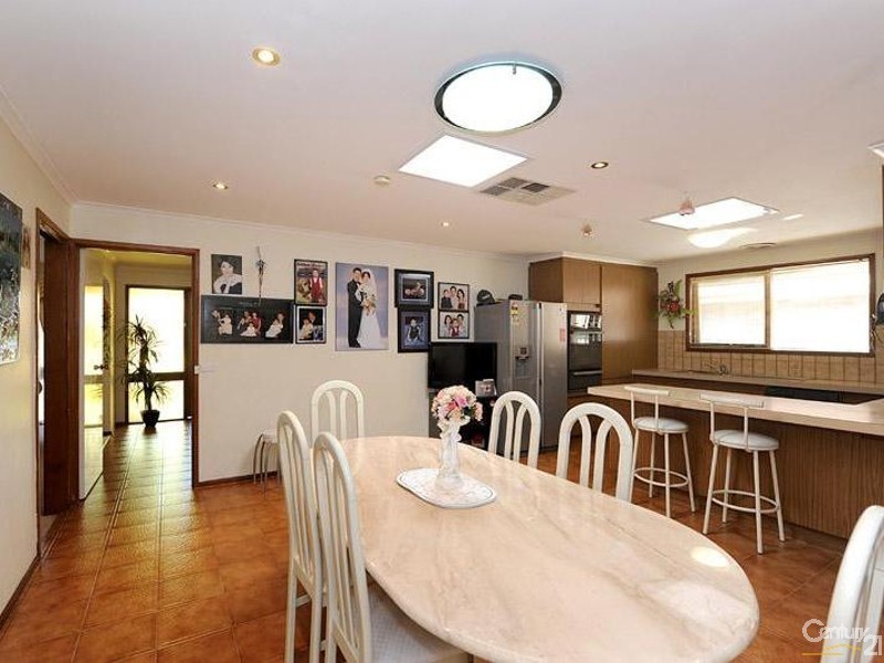 9 Rochell Court, Clayton South VIC 3169