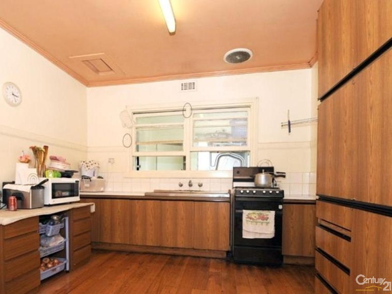 9 Springfield Avenue, Clayton South VIC 3169