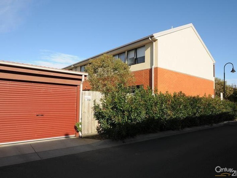 33 Brushbox Court, Clayton VIC 3168