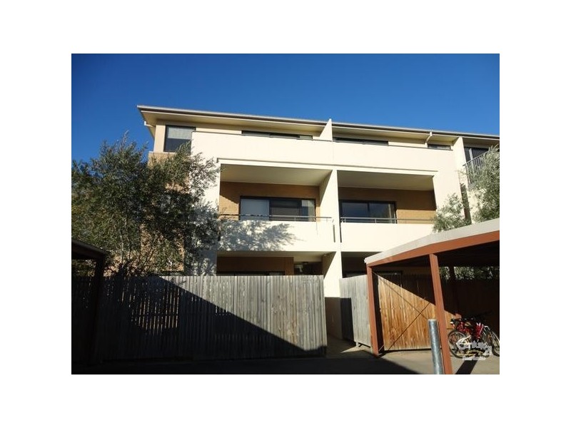 10/2 Greenfield Drive, Clayton VIC 3168