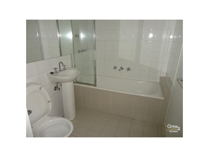 10/2 Greenfield Drive, Clayton VIC 3168