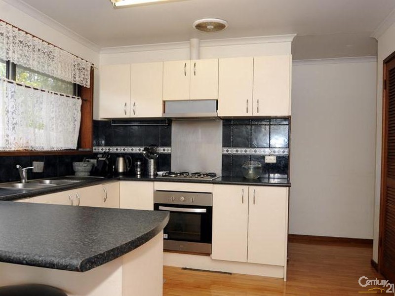 6 Hopkins Court, Clayton South VIC 3169