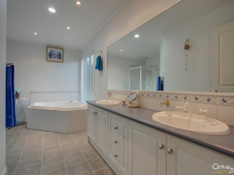 9 Homewood Boulevard, Hallam VIC 3803