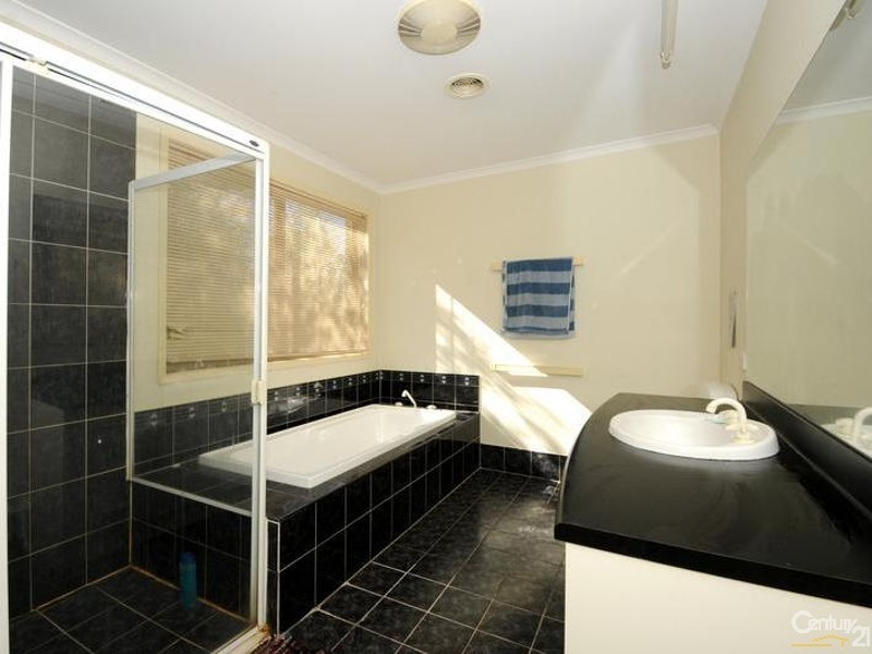 41 Koonawarra Street, Clayton VIC 3168