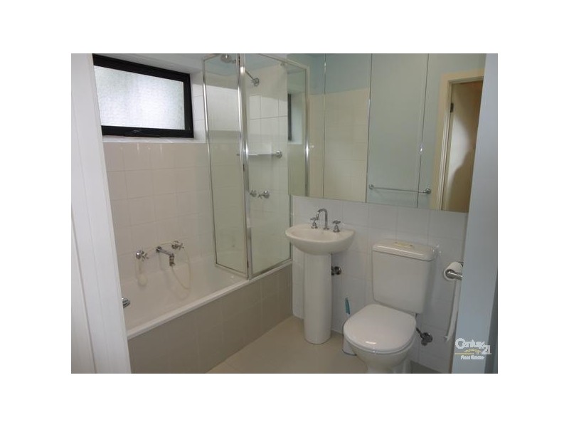 2/1 Greenfield Drive, Clayton VIC 3168