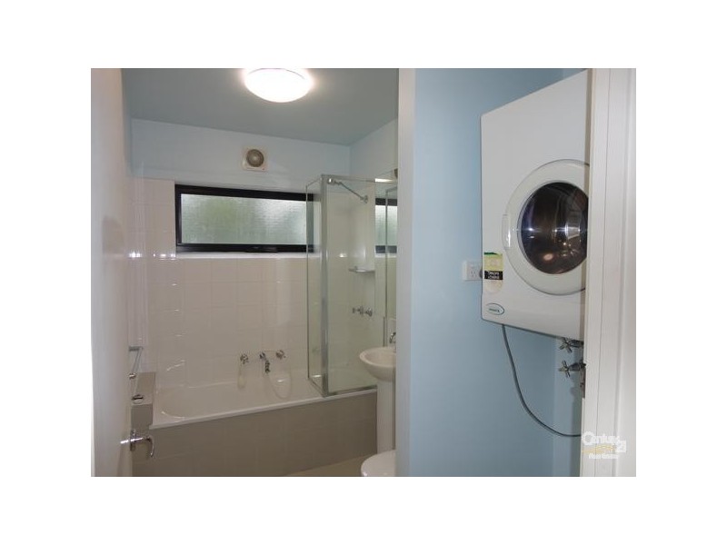2/1 Greenfield Drive, Clayton VIC 3168