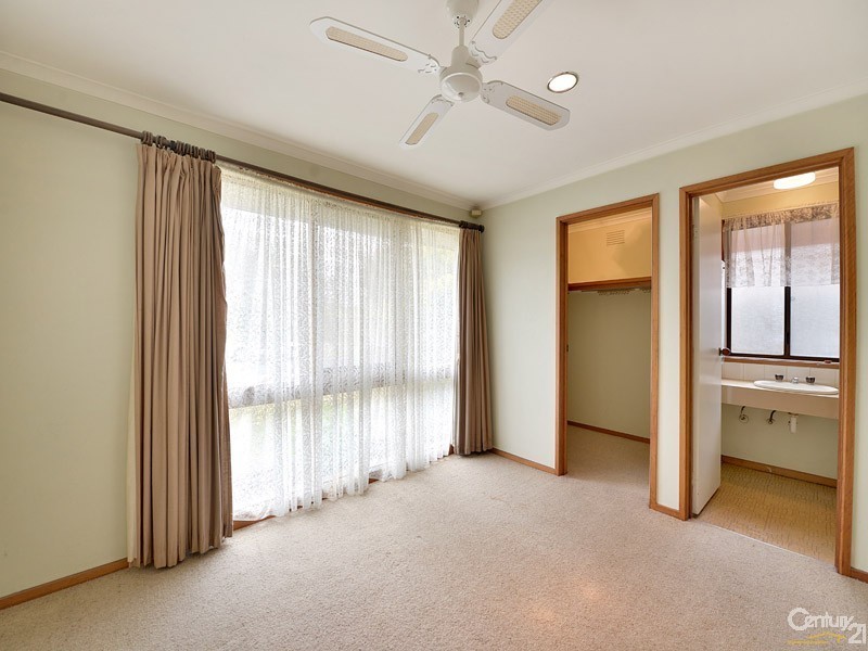 9 Tarago Crescent, Clayton South VIC 3169