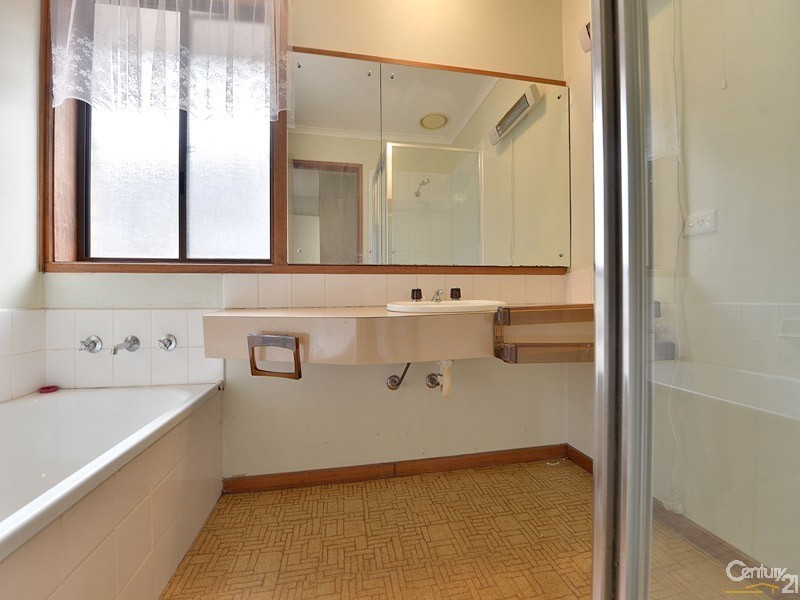 9 Tarago Crescent, Clayton South VIC 3169