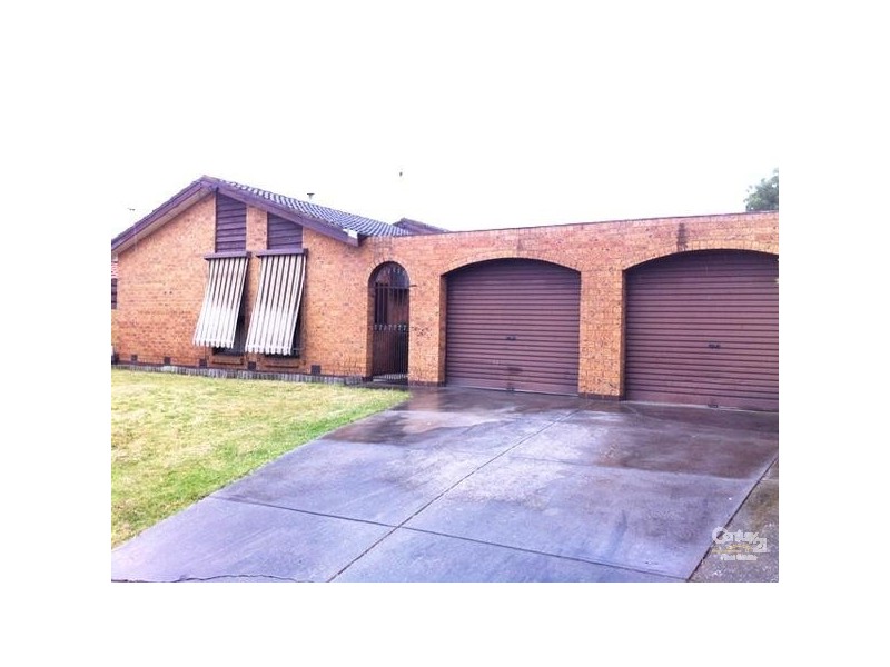 11 Bushland Avenue, Clayton South VIC 3169