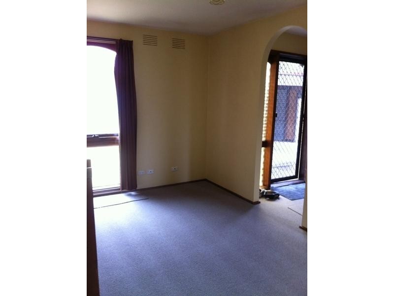 11 Bushland Avenue, Clayton South VIC 3169