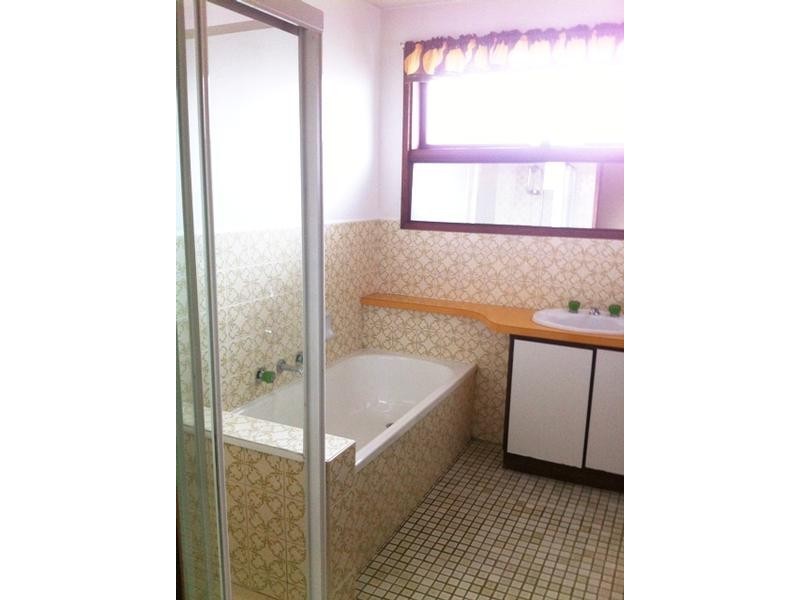 11 Bushland Avenue, Clayton South VIC 3169