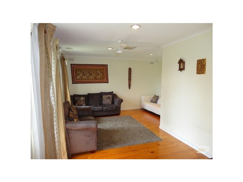 25 Glenelg Drive, Clayton South VIC 3169