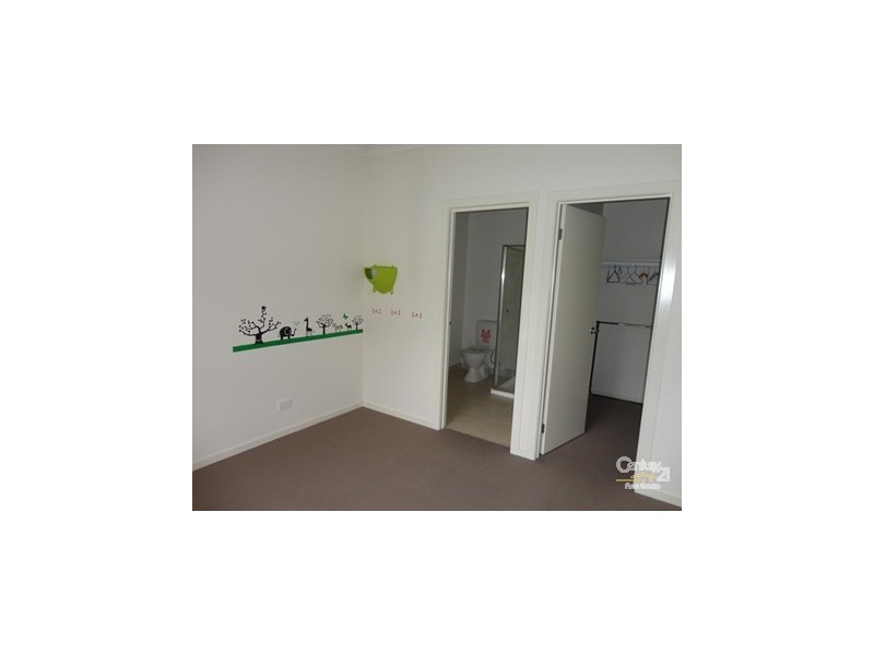 2/3 Lanham Street, Oakleigh East VIC 3166