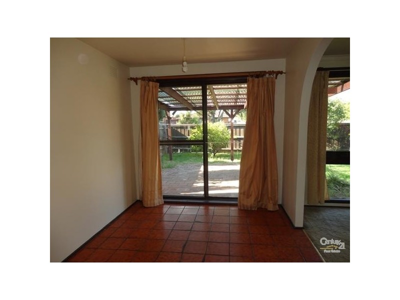 18 Debbie Close, Clarinda VIC 3169