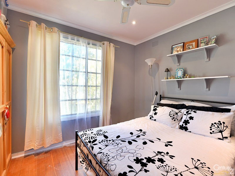 43 Lincoln Drive, Cheltenham VIC 3192