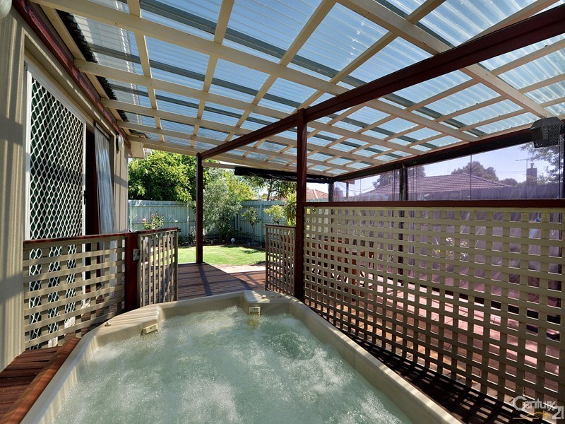 43 Lincoln Drive, Cheltenham VIC 3192