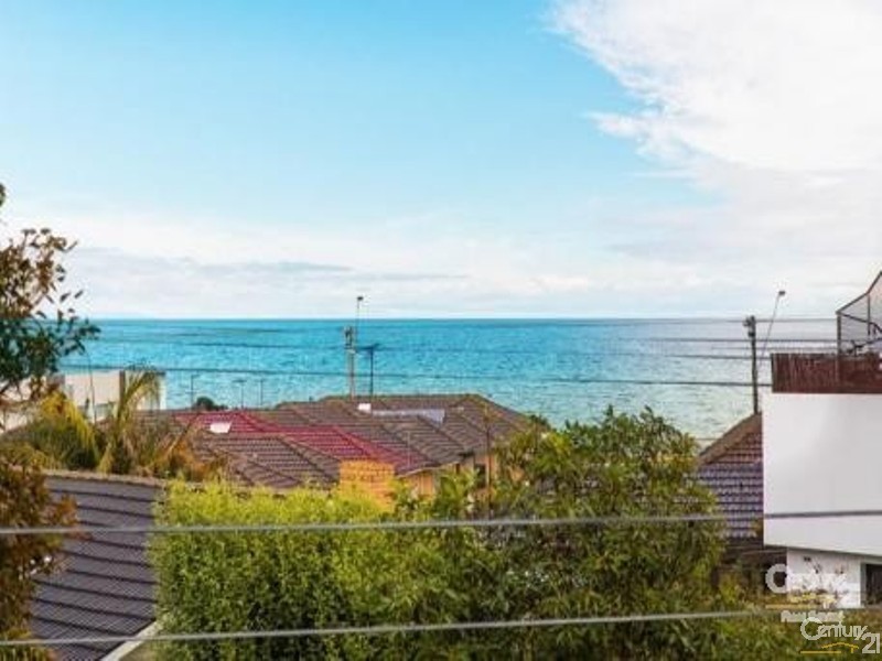 1/11 Foam Street, Parkdale VIC 3195