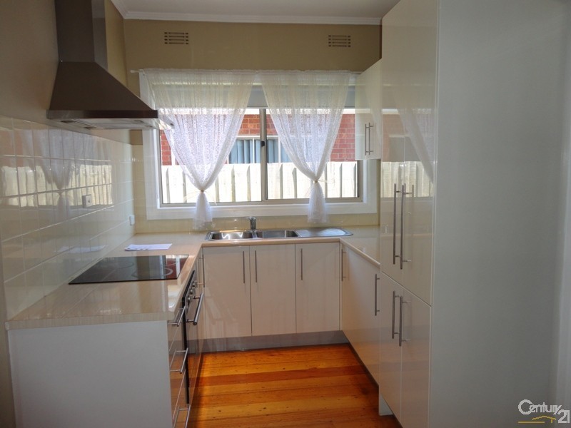 1/11 Flora Road, Clayton VIC 3168