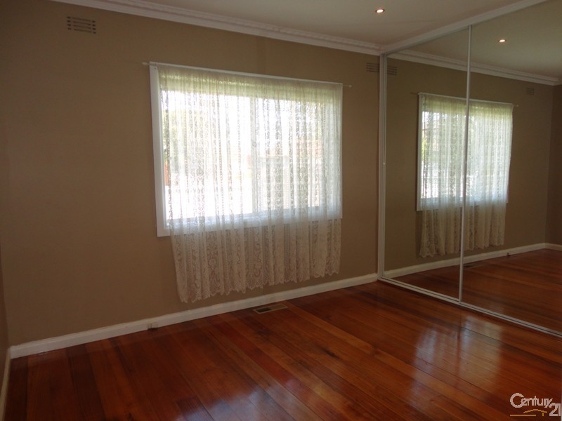 1/11 Flora Road, Clayton VIC 3168