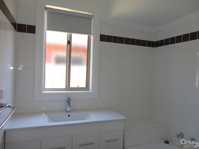 1/11 Flora Road, Clayton VIC 3168