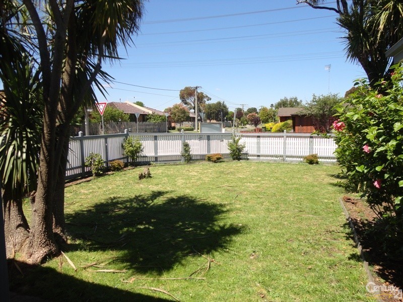 1/11 Flora Road, Clayton VIC 3168