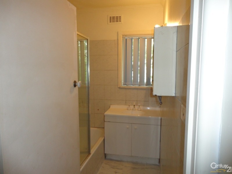 28 Harlington Street, Clayton VIC 3168