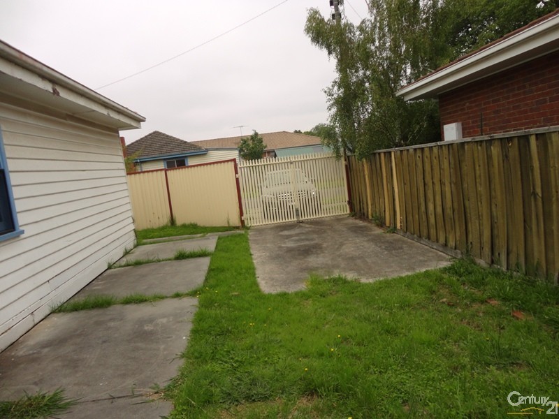 28 Harlington Street, Clayton VIC 3168