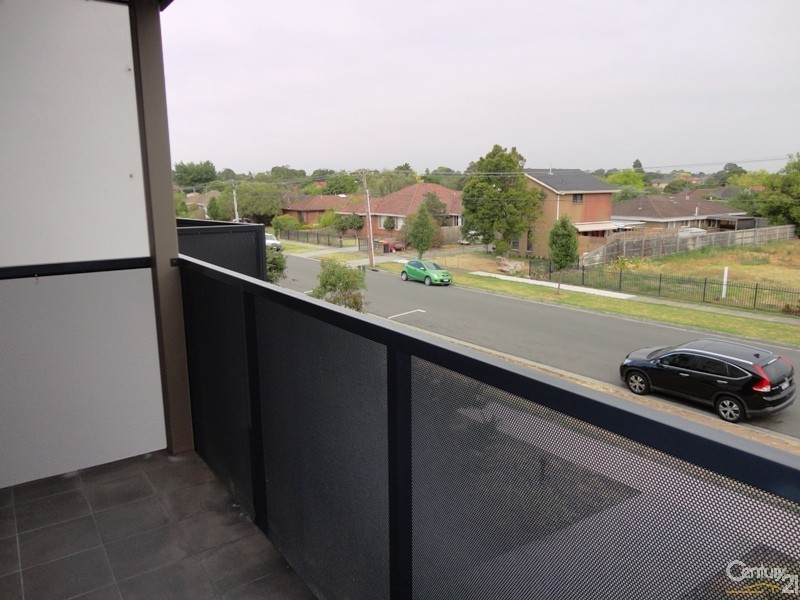 13/24-26 Burton Avenue, Clayton VIC 3168