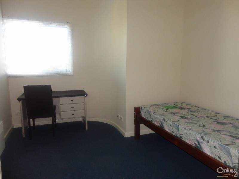 F13/2015 Dandenong Road, Clayton VIC 3168