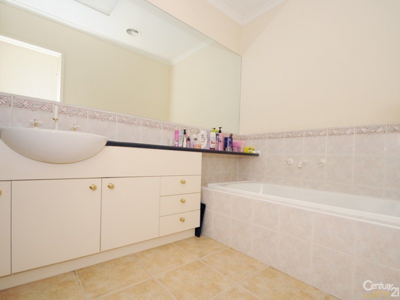 9/3 McKelvie Court, Glen Waverley VIC 3150