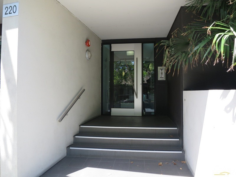 10/220 Barkly Street, St Kilda VIC 3182