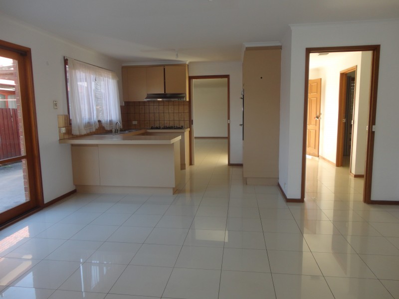 8 Glenda Close, Clarinda VIC 3169