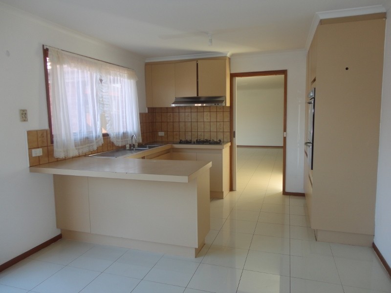 8 Glenda Close, Clarinda VIC 3169