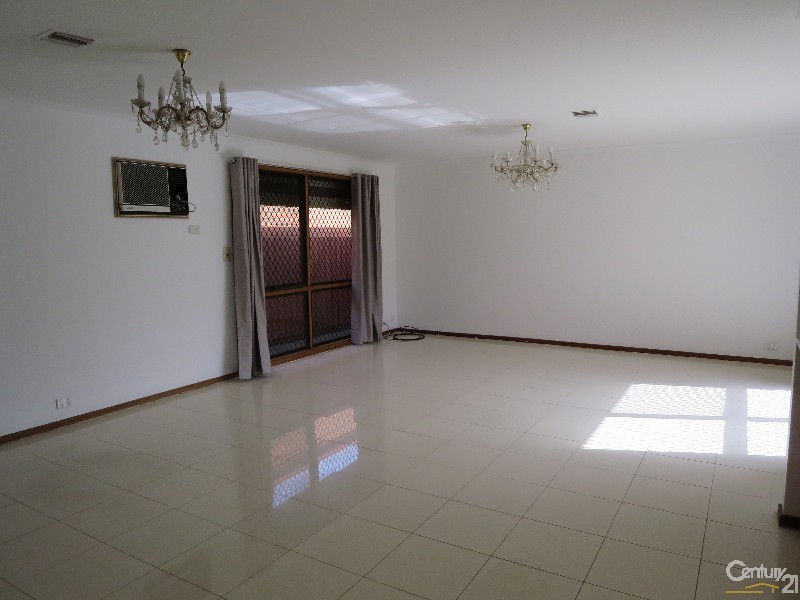 8 Glenda Close, Clarinda VIC 3169