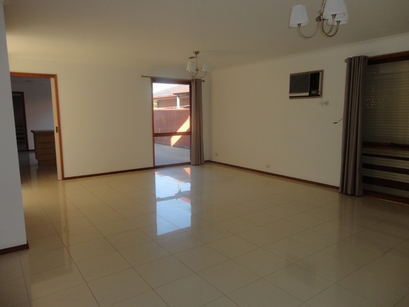 8 Glenda Close, Clarinda VIC 3169