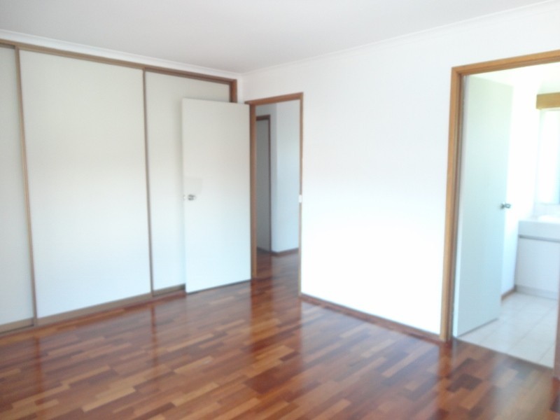 8 Glenda Close, Clarinda VIC 3169