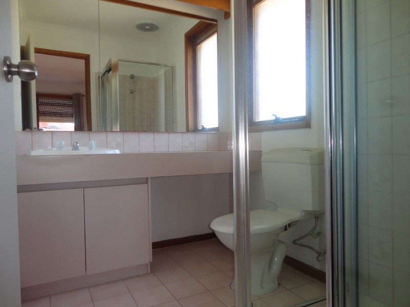 8 Glenda Close, Clarinda VIC 3169