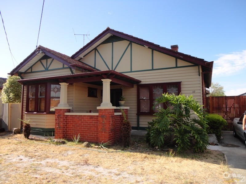 37 Manoon Road, Clayton South VIC 3169