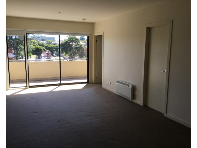 33/2 Monash Green Drive, Clayton VIC 3168