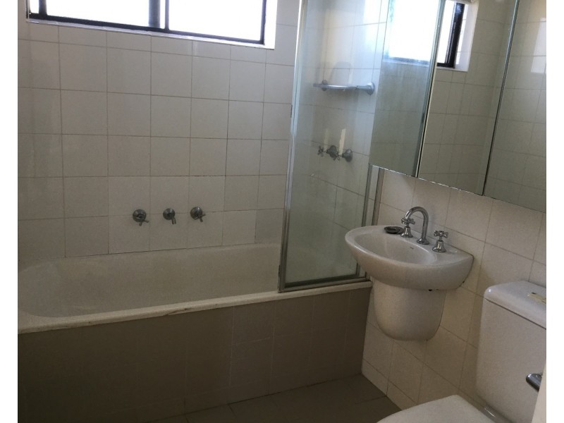 33/2 Monash Green Drive, Clayton VIC 3168