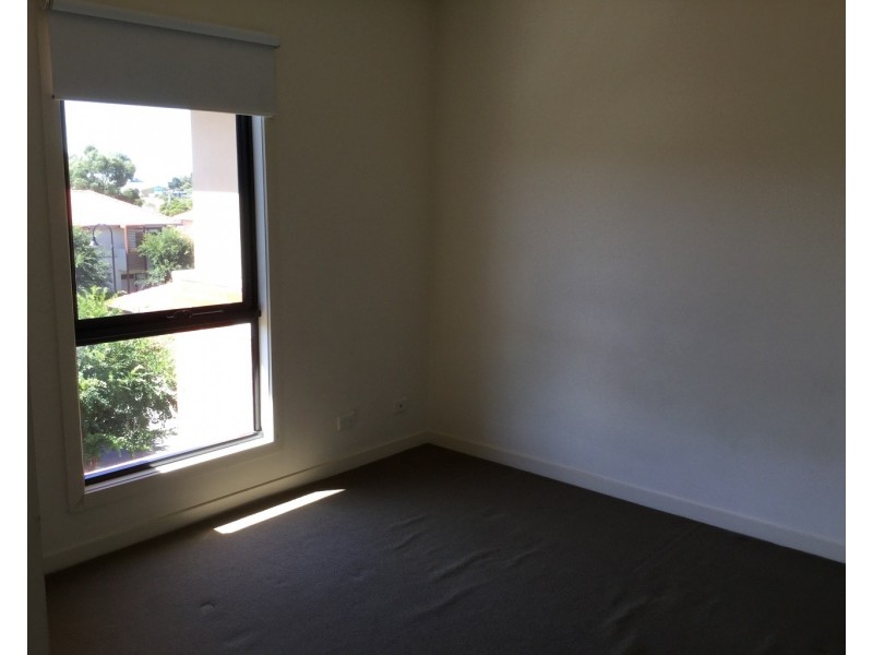 33/2 Monash Green Drive, Clayton VIC 3168