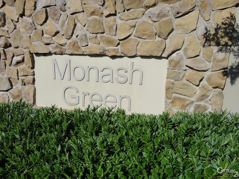 33/2 Monash Green Drive, Clayton VIC 3168