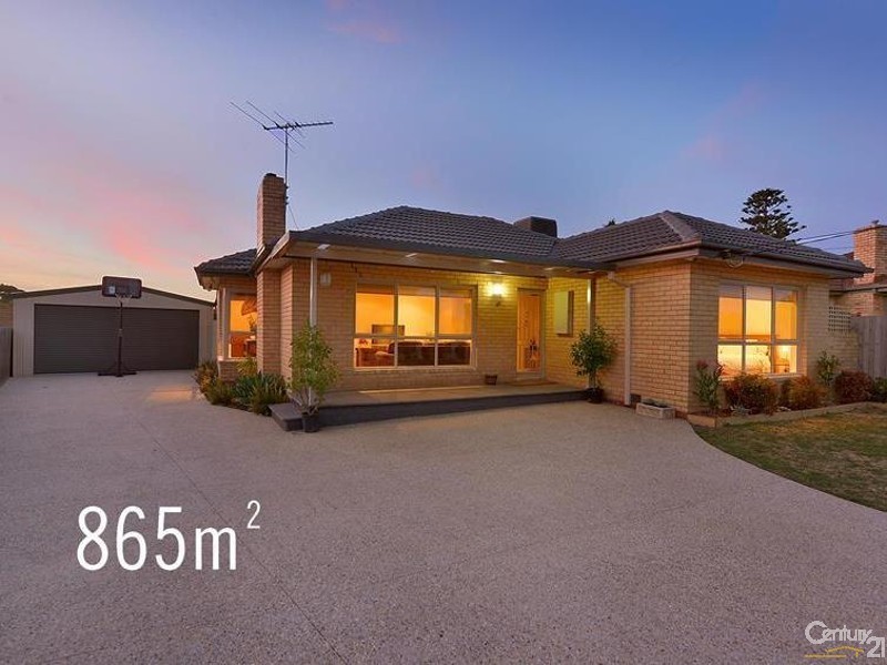 11 Brentwood Close, Clayton South VIC 3169